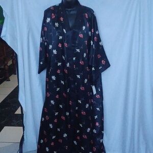 Vx Girl Vintage 90s Silky Satin Plus Black Floral 2 Pc. Robe & Chemise, 1X